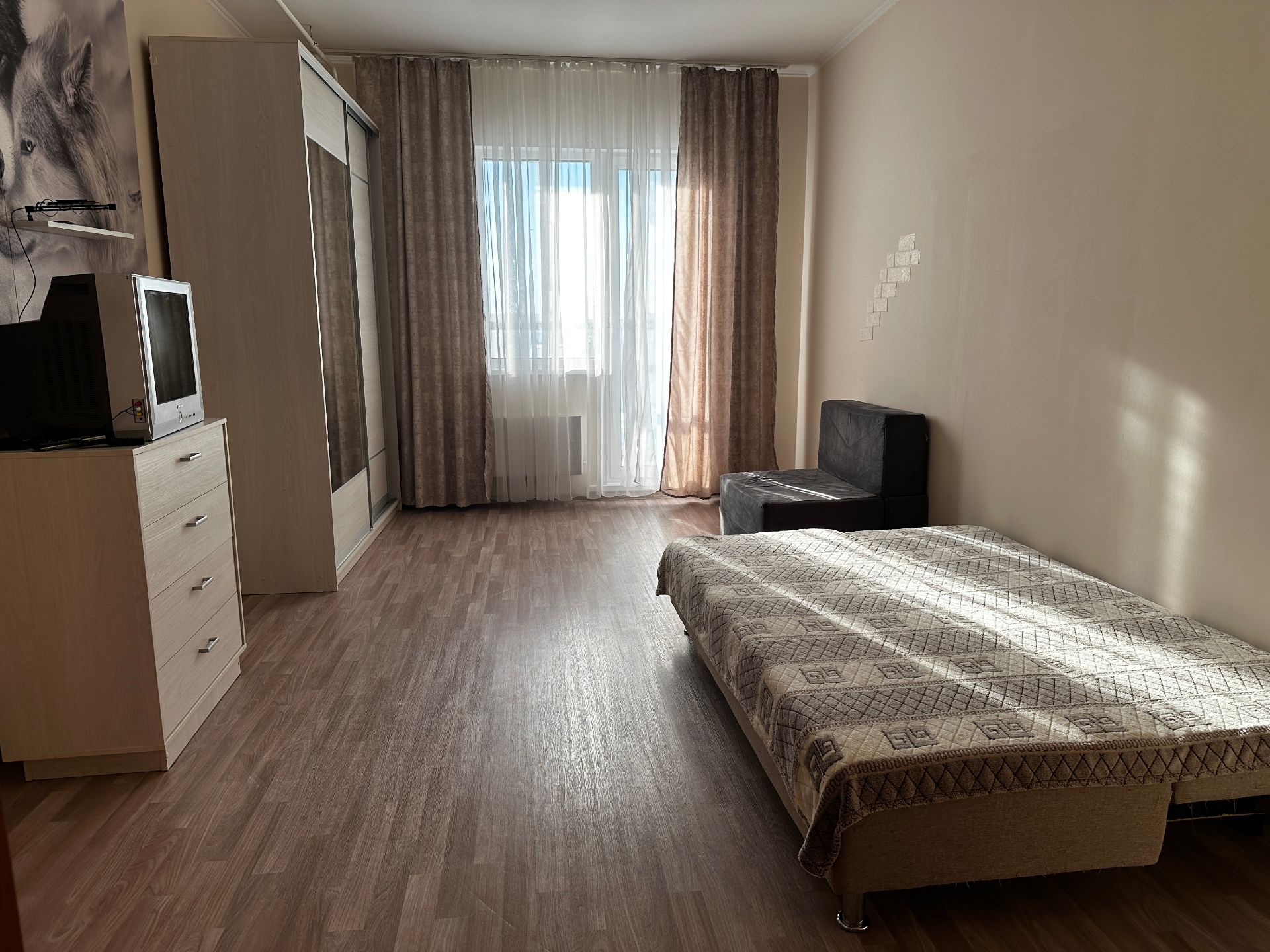 Диван и телевизор